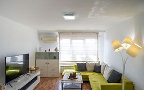 Bright 1Bdr With Balcony